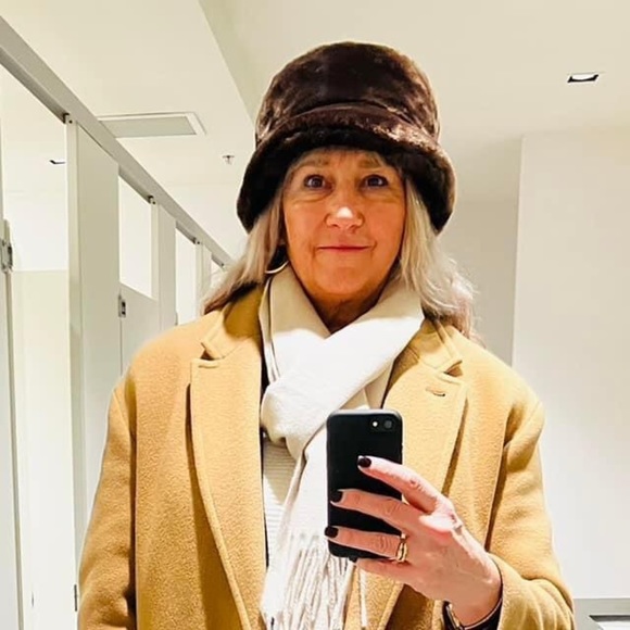 ๐HOST PICK๐ F.L.A.G. ACCESSORIES Faux Fur Bucket Hat - Picture 1 of 8